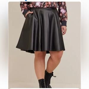 TORRID Black Coated Studio Luxe Ponte Skater Mini Skirt PLUS Size 1 1X